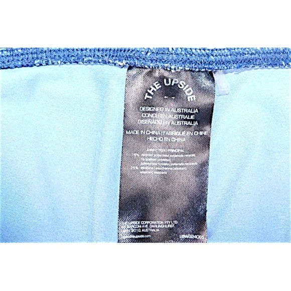 The Upside Blue Paisley Activewear Set – Sports Bra (10) &‎ Leggings (8) - Picture 6 of 7